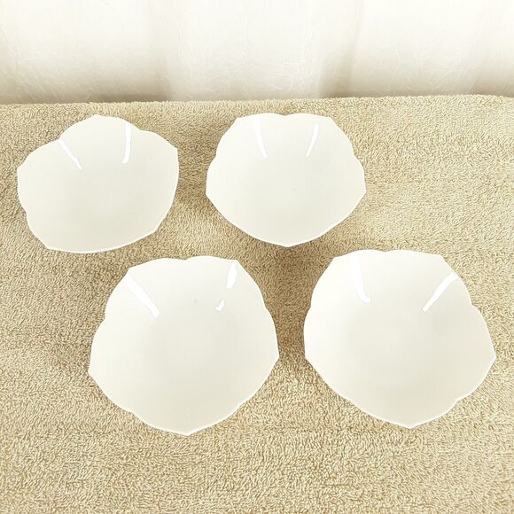 Set Of 4 Lotus Blossom Porcelain Rice Bowls, Vintage Japan, White Ribbed Flower - Picture 5 of 10